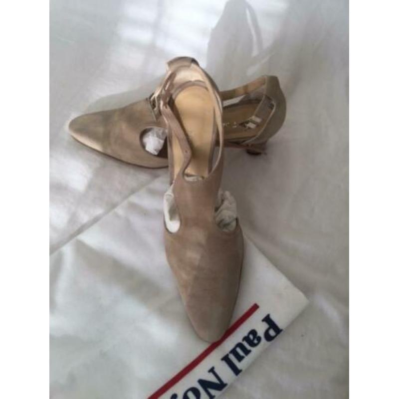 Paul Noyen beige suede pumps