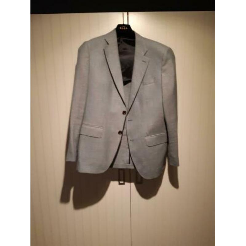 Verschillende kleding. Colberts en blouses
