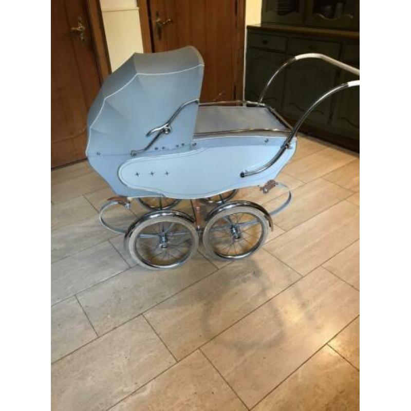 Zeer mooie hele gave ouderwetse kinderwagen!