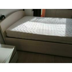 Compleet bed 200x140 met elektrische bed bodem etc