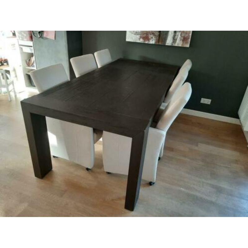 Eettafel met 6 eetkamer stoelen
