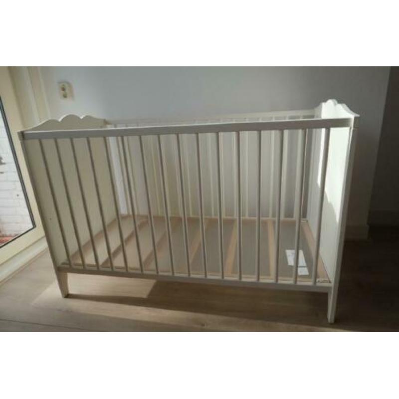 Wit lief ledikantje incl matras en boxkleed