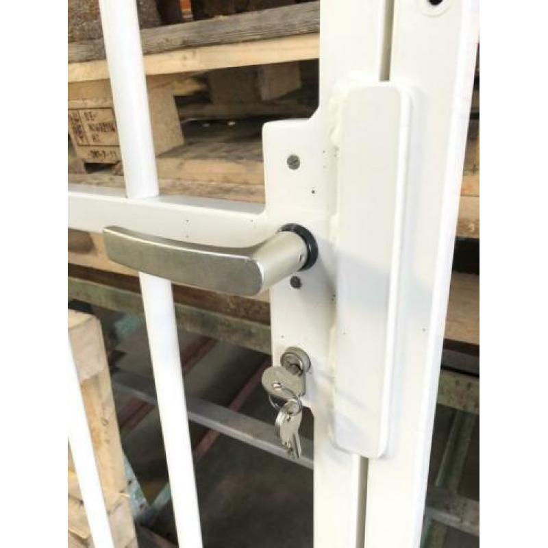Stalen afsluitbare deur / poort / hekwerk in kozijn