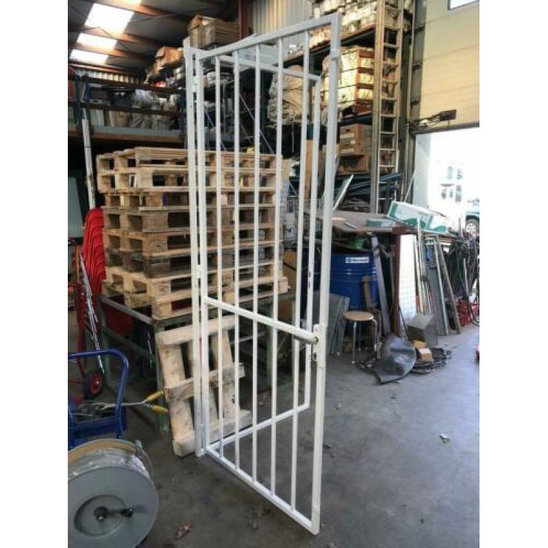 Stalen afsluitbare deur / poort / hekwerk in kozijn