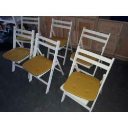 Klapstoelen wit, z.g.a.n 6 stuks met nieuwe zitkussens !!!
