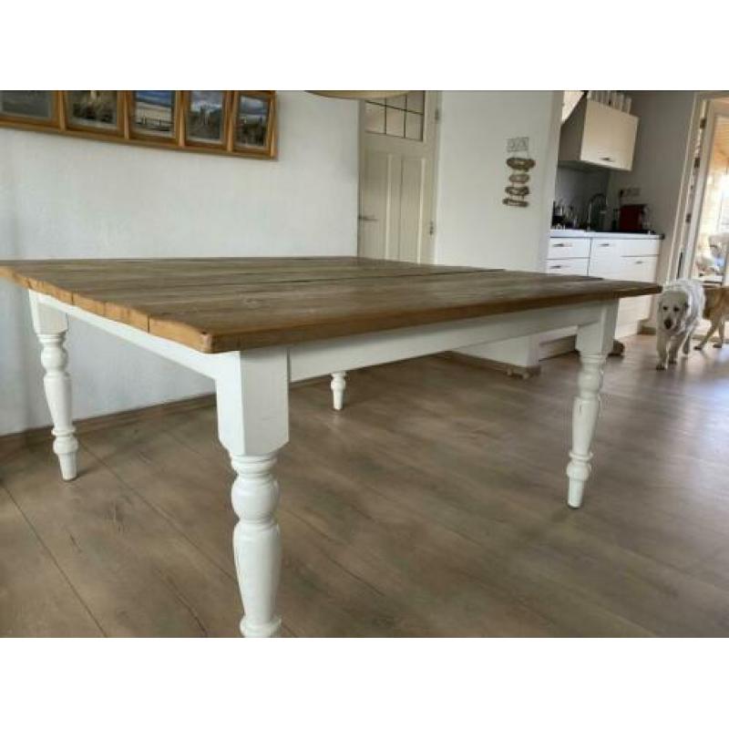 Vierkante eettafel 1.60 bij 1.60 cm te koop, wit met hout.