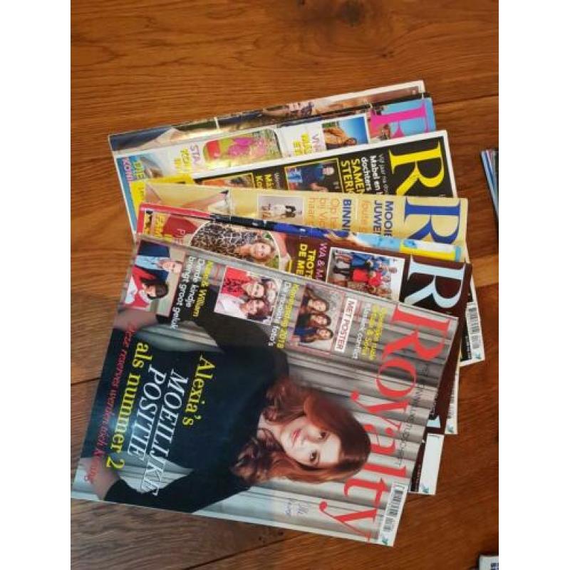 Doos met vorsten, royals, losse bladen en boeken