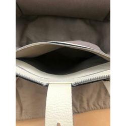 Golden Goose bij Pauw tas model Equipage Nano Ivoor