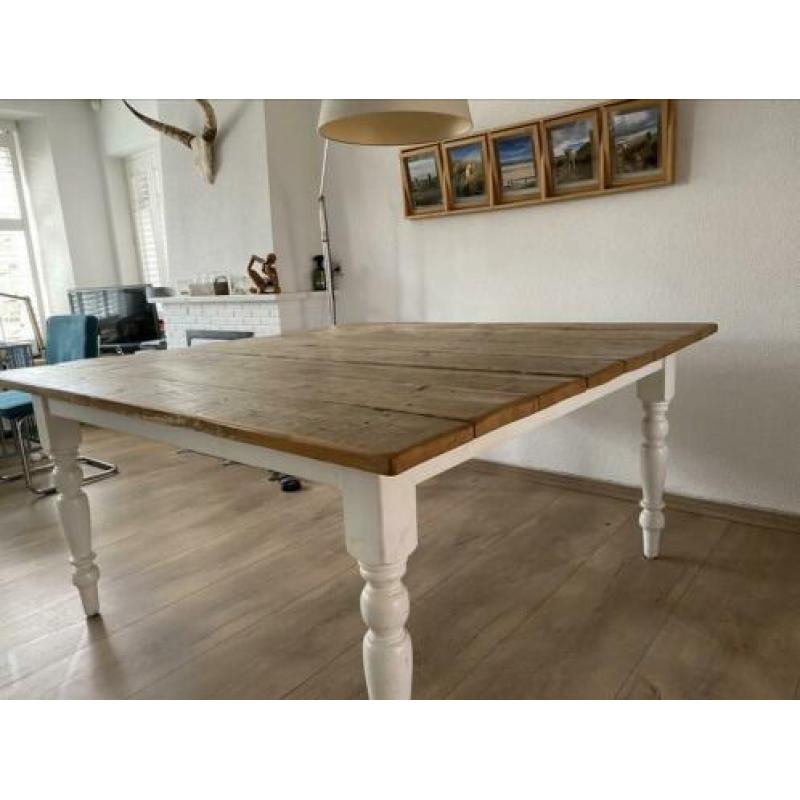 Vierkante eettafel 1.60 bij 1.60 cm te koop, wit met hout.
