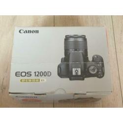 Canon 1200d spiegelreflex camera body met 17-55mm lens set