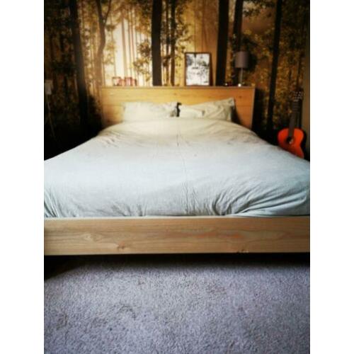 Bed van steigerhout