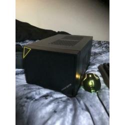 Game pc met muis,toetsenbord en headset