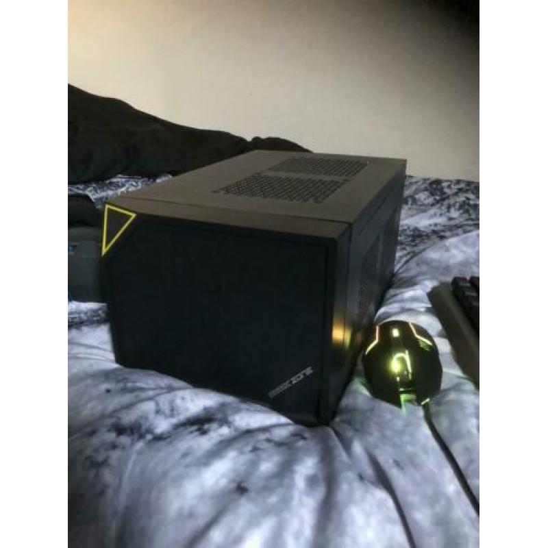 Game pc met muis,toetsenbord en headset