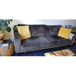 Te koop olijfgroen/grijze vintage stoer 3zitsbank