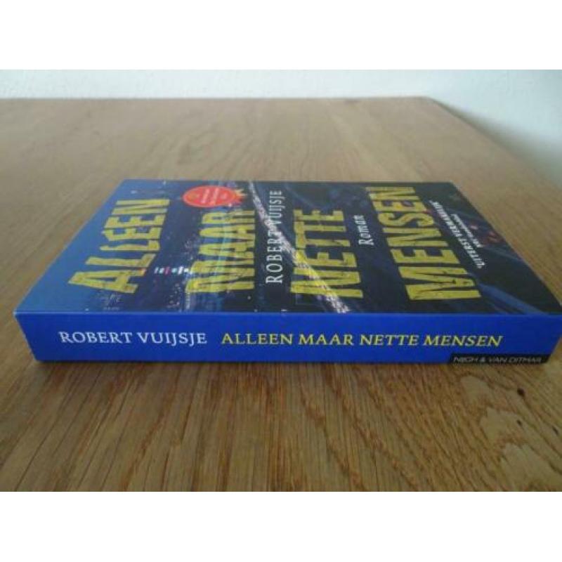 Robert Vuijsje - Alleen maar nette mensen. NIEUW. Gouden uil