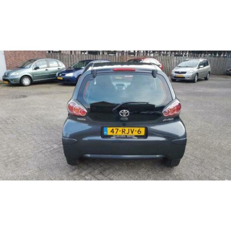 Toyota Aygo 1.0-12V Now - 5 Deurs - Airco - Elect. pakket
