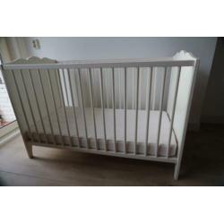 Wit lief ledikantje incl matras en boxkleed