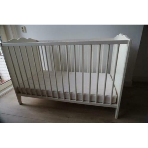 Wit lief ledikantje incl matras en boxkleed