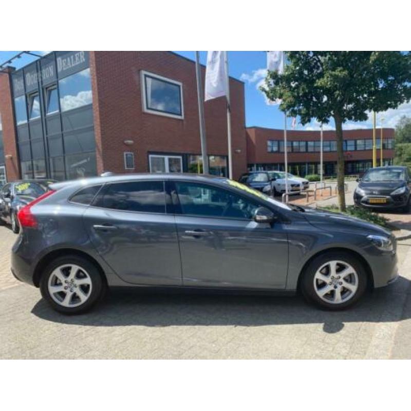 Volvo V40 1.6 D2 Kinetic Automaat, Navigatie, pdc,