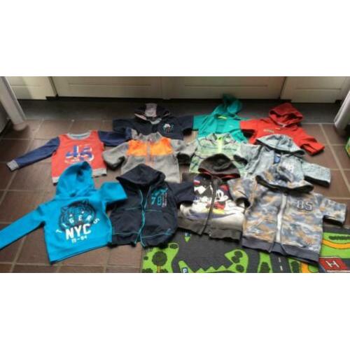 Vestjes en trui in maat 98/104 en 104