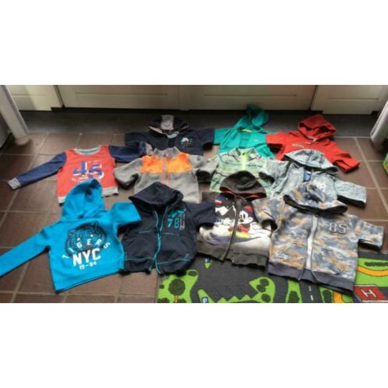 Vestjes en trui in maat 98/104 en 104