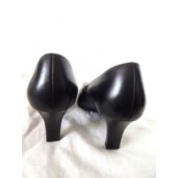 Pumps merk GABOR nieuwstaat leder mt 3=mt 36 zwart