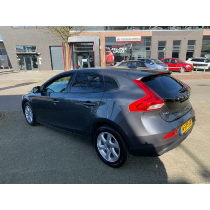 Volvo V40 1.6 D2 Kinetic Automaat, Navigatie, pdc,