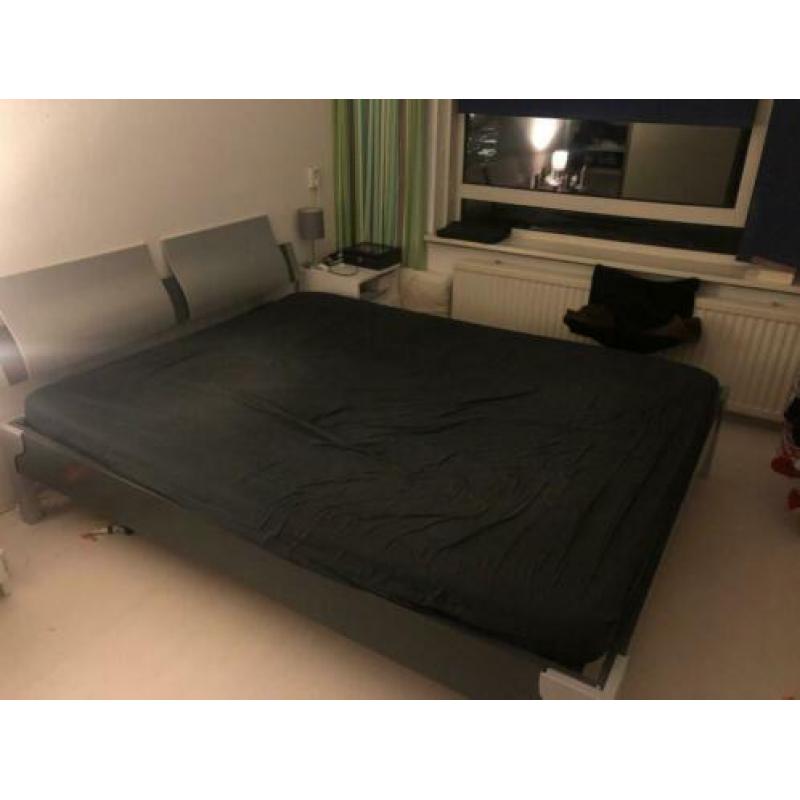 180 bij 200 bed + gratis matras