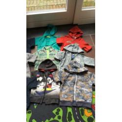 Vestjes en trui in maat 98/104 en 104