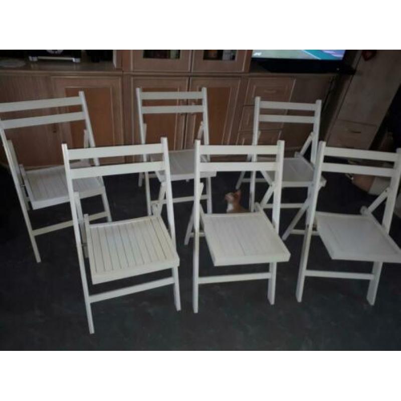 Klapstoelen wit, z.g.a.n 6 stuks met nieuwe zitkussens !!!