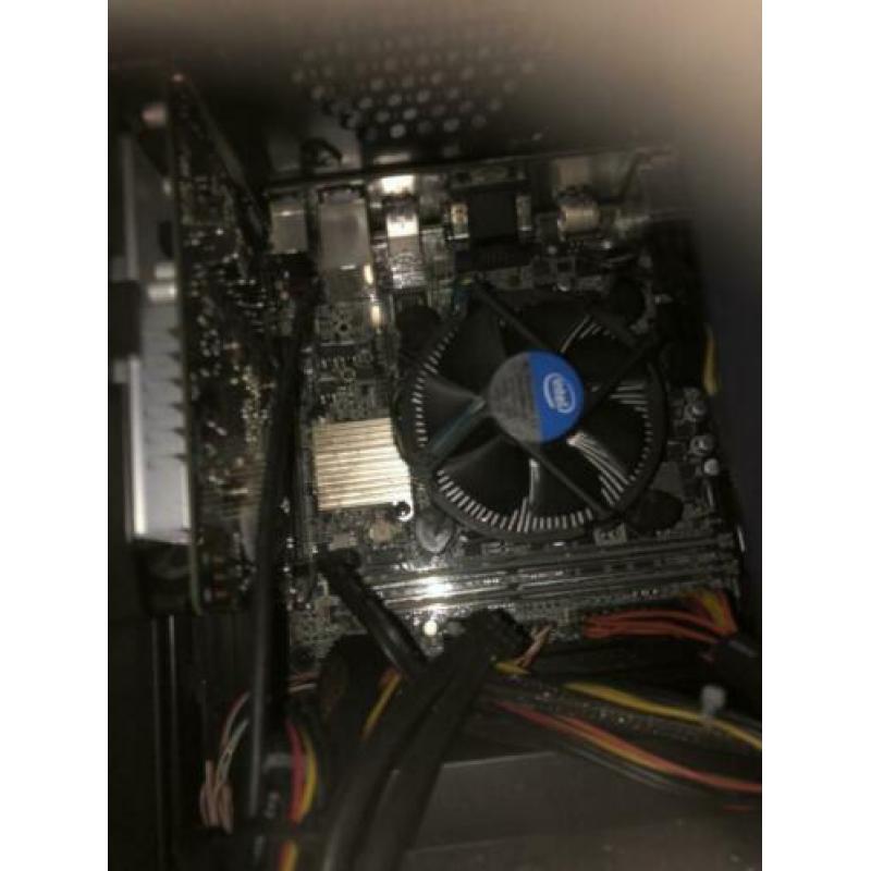 Game pc met muis,toetsenbord en headset