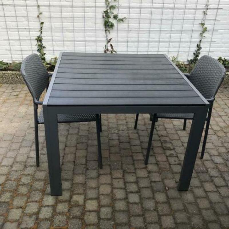 Vierkante buiten tafel + 2 stoelen antraciet