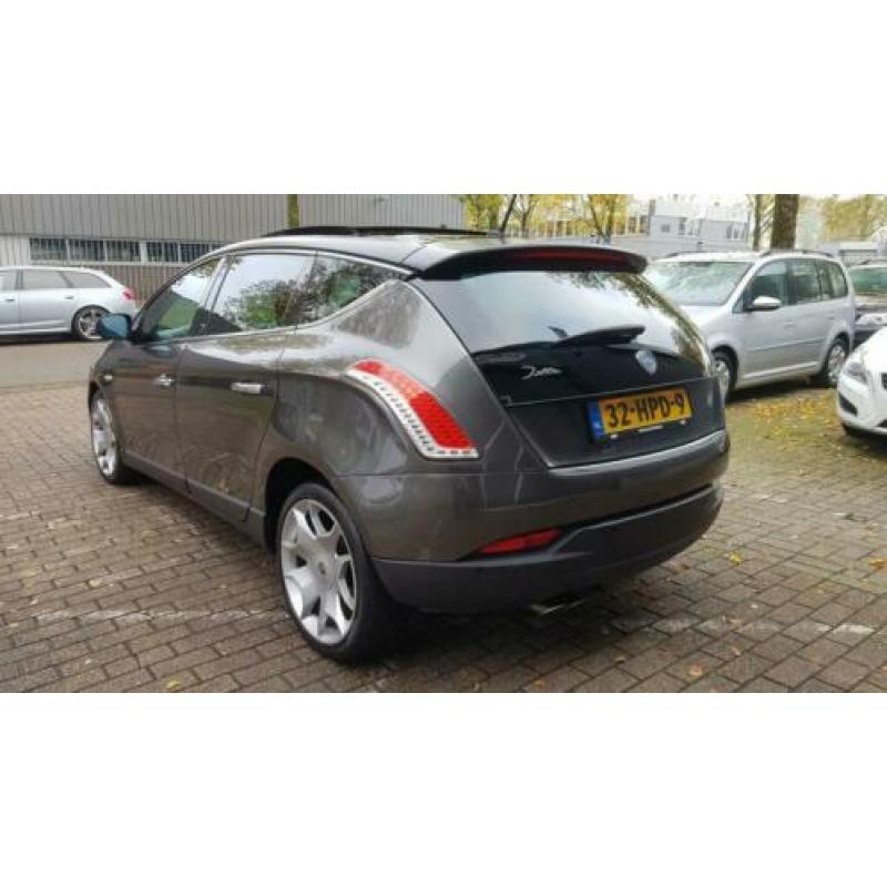 Lancia Delta 1.9-16V T-Turbo Platino 190PK,Xenon/Pano/Leer.