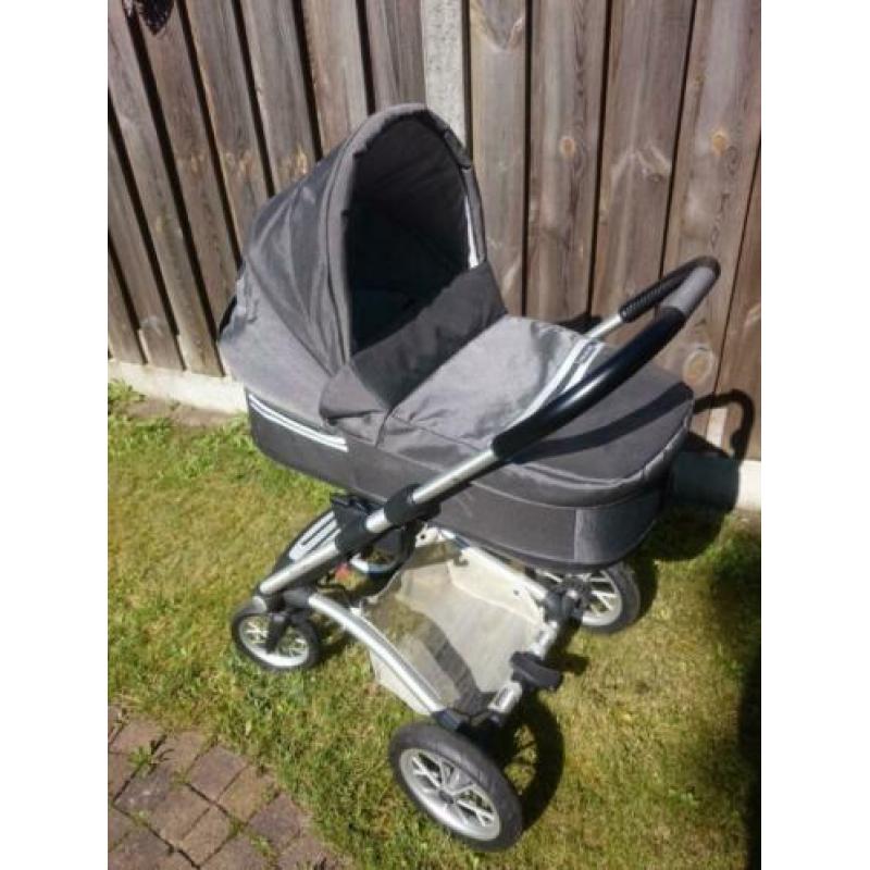 mutsy team eco met MAXI-COSI AUTOSTOEL
