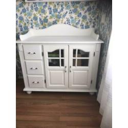 Witte brocante baby commode aangeboden