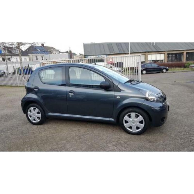 Toyota Aygo 1.0-12V Now - 5 Deurs - Airco - Elect. pakket
