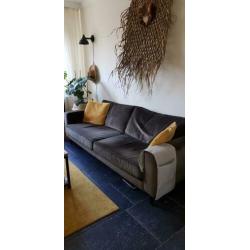 Te koop olijfgroen/grijze vintage stoer 3zitsbank
