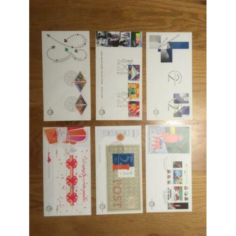 42 stuks eerste dag enveloppen, diverse nummers, onbeschreve
