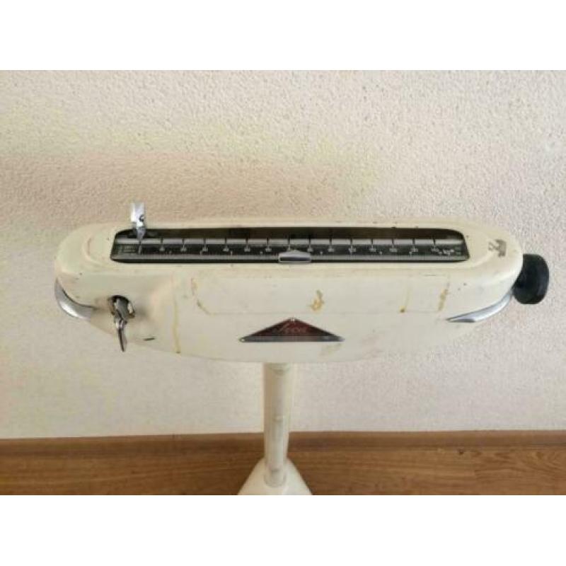 Authentieke industriele vintage SECA dokters weegschaal 50s