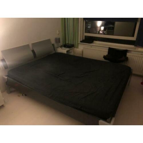 180 bij 200 bed + gratis matras