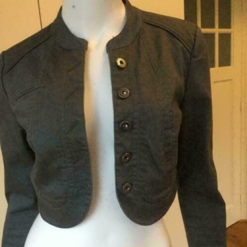 3963 Gloednieuwe bolero kort jasje blazer VERO MODA; Mt=M