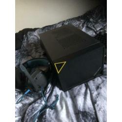 Game pc met muis,toetsenbord en headset