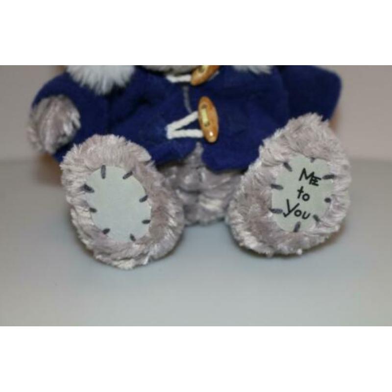 Me to you beertje winterjas blauw houten knopen cadeautip