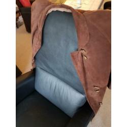 Wildlederen dames mantel met losse schoudercape met bont