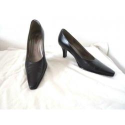 Pumps merk GABOR nieuwstaat leder mt 3=mt 36 zwart