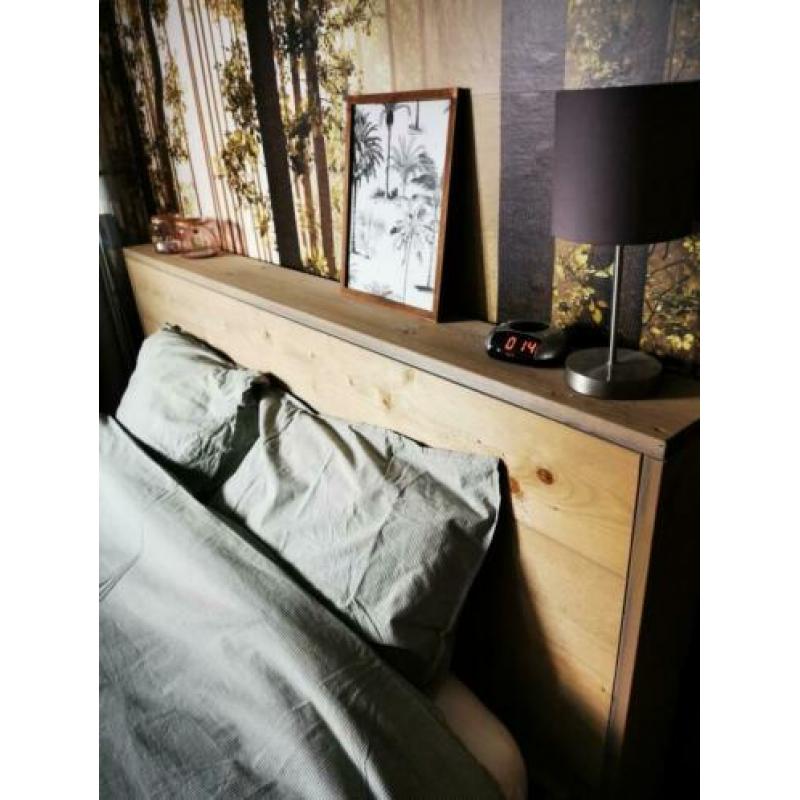 Bed van steigerhout