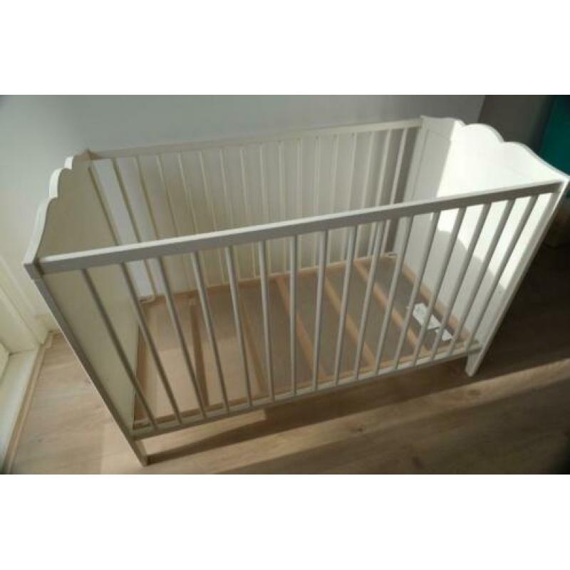 Wit lief ledikantje incl matras en boxkleed