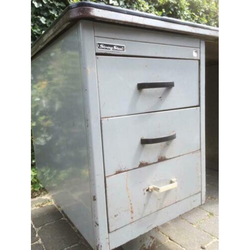 Vintage bureau staal