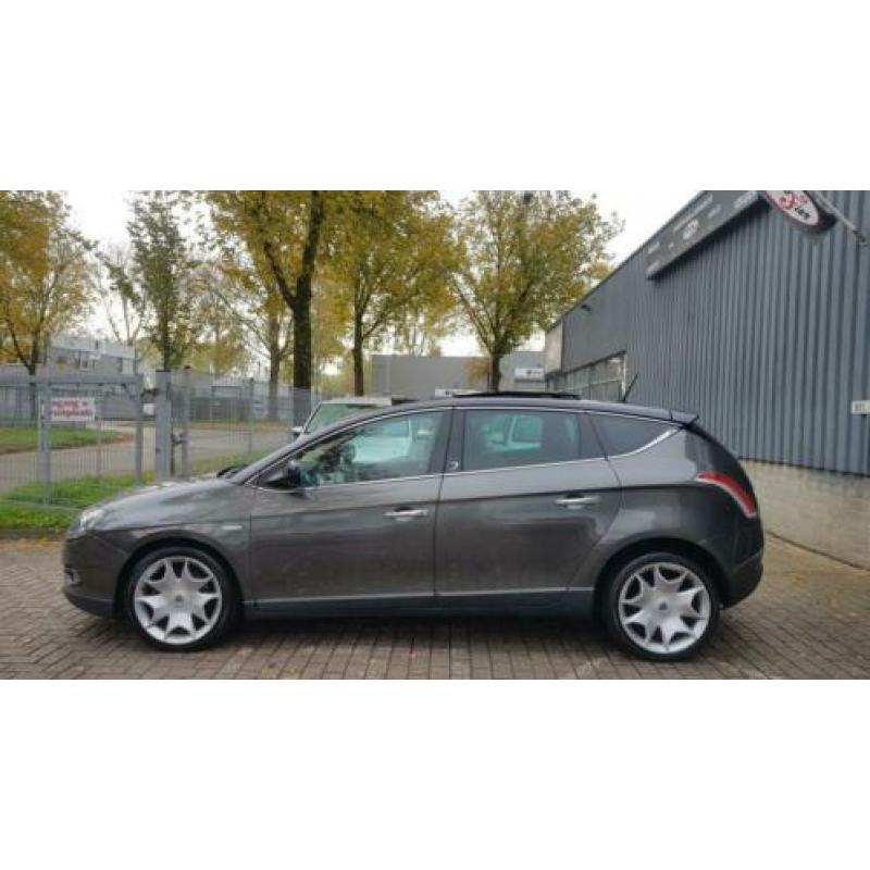Lancia Delta 1.9-16V T-Turbo Platino 190PK,Xenon/Pano/Leer.