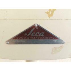 Authentieke industriele vintage SECA dokters weegschaal 50s